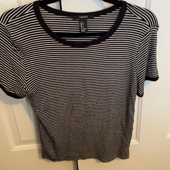 black and white shirt - Picture 1 of 3